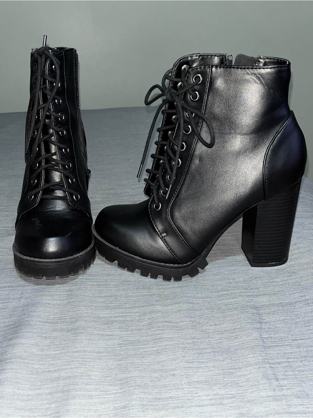 Soda Black Faux-Leather chunky Heel Ankle Boots size 7’5 🖤